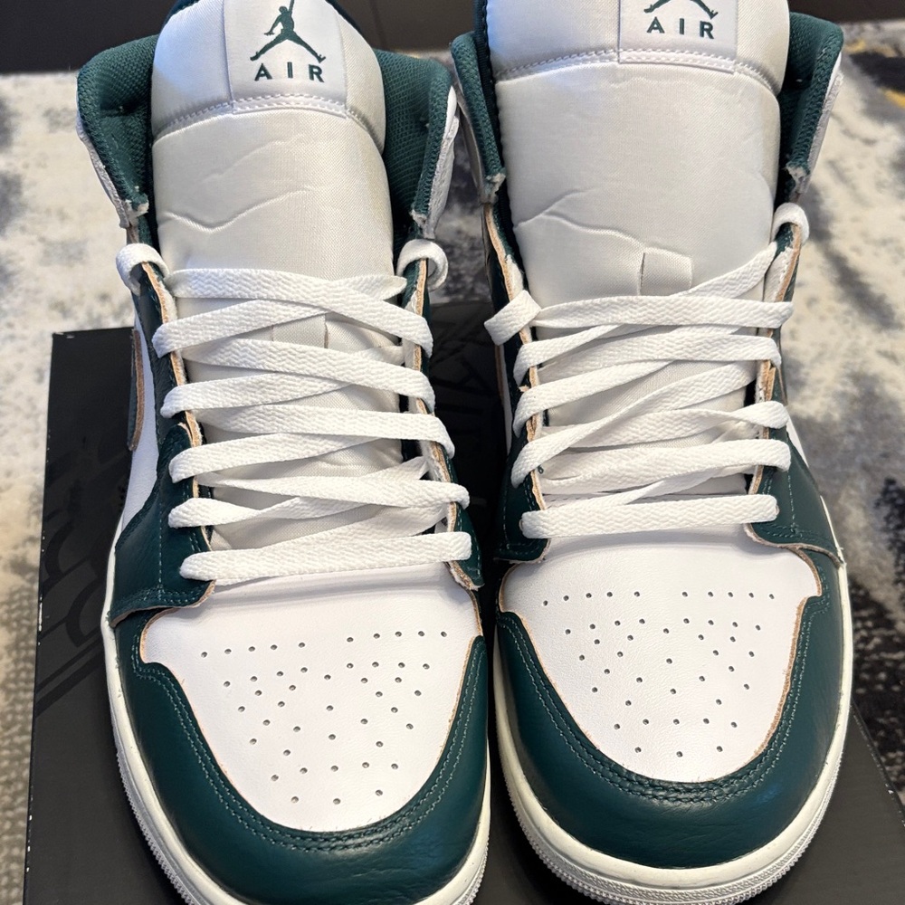 Men’s Jordans size 12